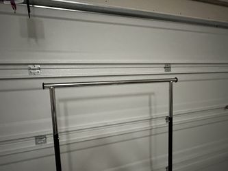 FREE Clothes Rack-Rolling