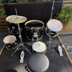 Complete Stagg Drum Set - Cymbals, Pro Throne, 2 Pedals