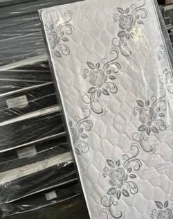 Deluxe brand twin set