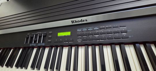Vintage Rhodes MK-80 88-Key Weighted Digital Piano Package