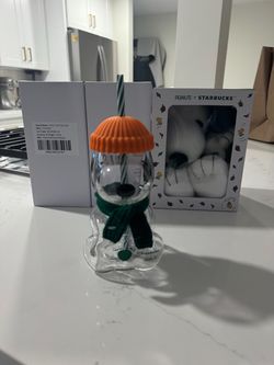 Starbucks x Peanuts Snoopy Glass Cold Cup