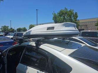 Priuz 2 cargo with Thule bars