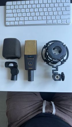 C414 XLII multi-pattern condenser microphone