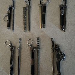 Llaveros de Espadas de Metal con Funda $4 dls  c/u