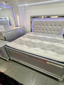 Vendo sets de cuarto queen nuevo ( preguntar precio)
