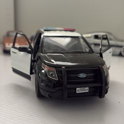 for explorer and interceptor police car collectibles 1:24