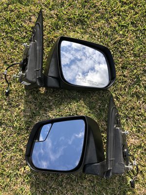 Photo 2015 - 2019 Chevy Colorado Electric Mirrors with Defrost