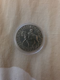 1977 Queen Elizabeth II Silver Jubilee commemorative crown coin