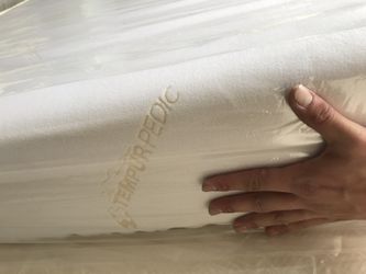 Tempurpedic queen mattress with box spring