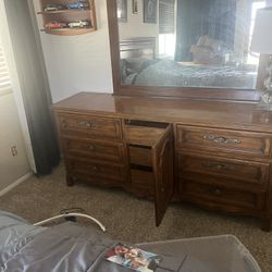 9 Drawer  Dresser With Mirror 