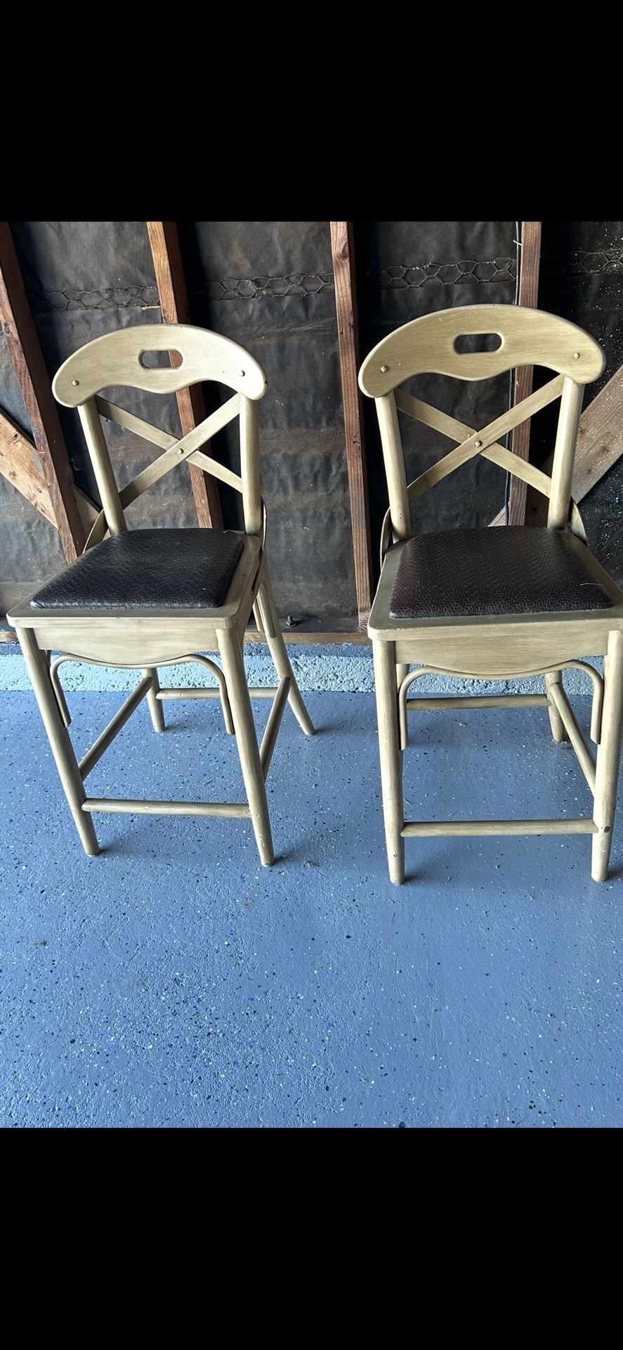 4 Counter Height Barstools (sturdy)