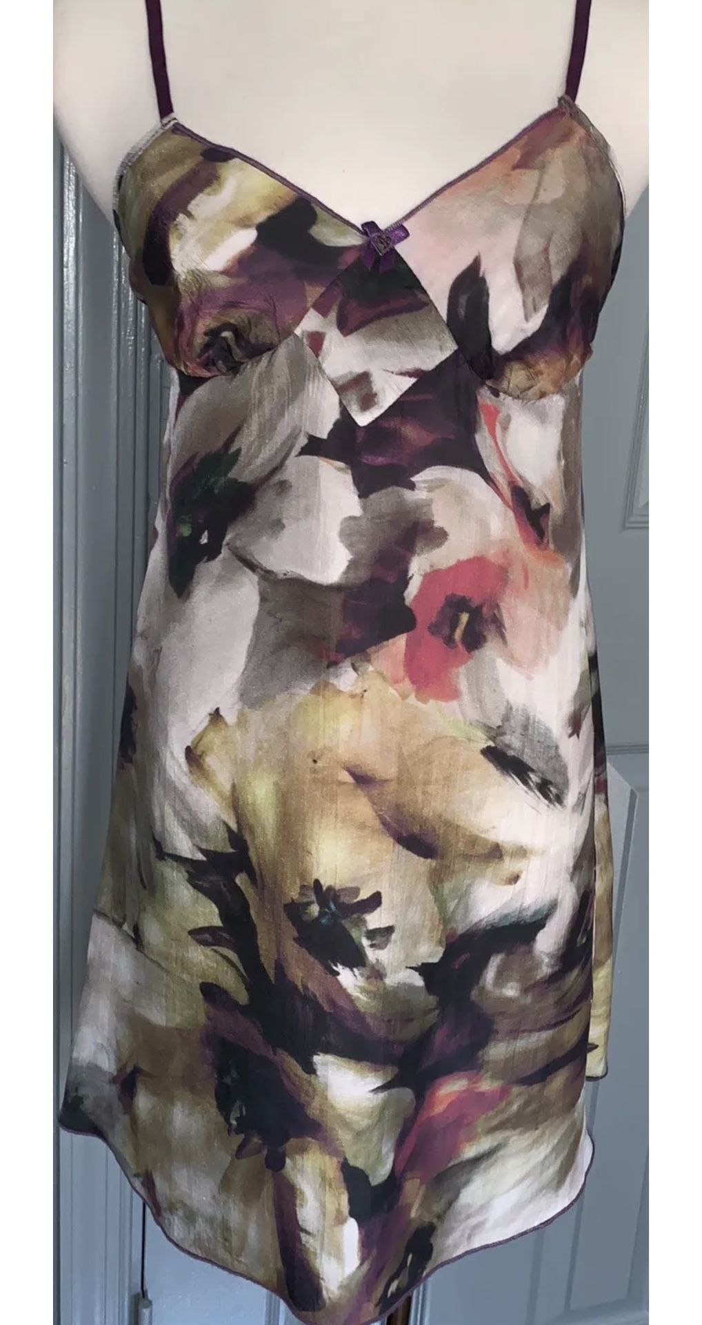 Neiman Marcus Amulette 90% Silk, 10% polyamide Floral Print Nightgown.