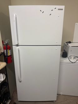 Insignia refrigerator