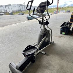 Elliptical Spirit Fitness XE395