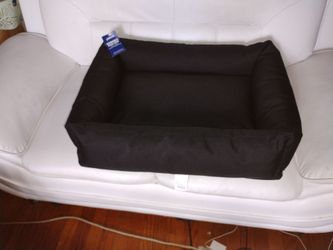 Petco Indoor/Outdoor Durable Dog Bed, 28" L x 22" W x 6" H, Black, Medium