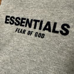 Essential Pants 👖 