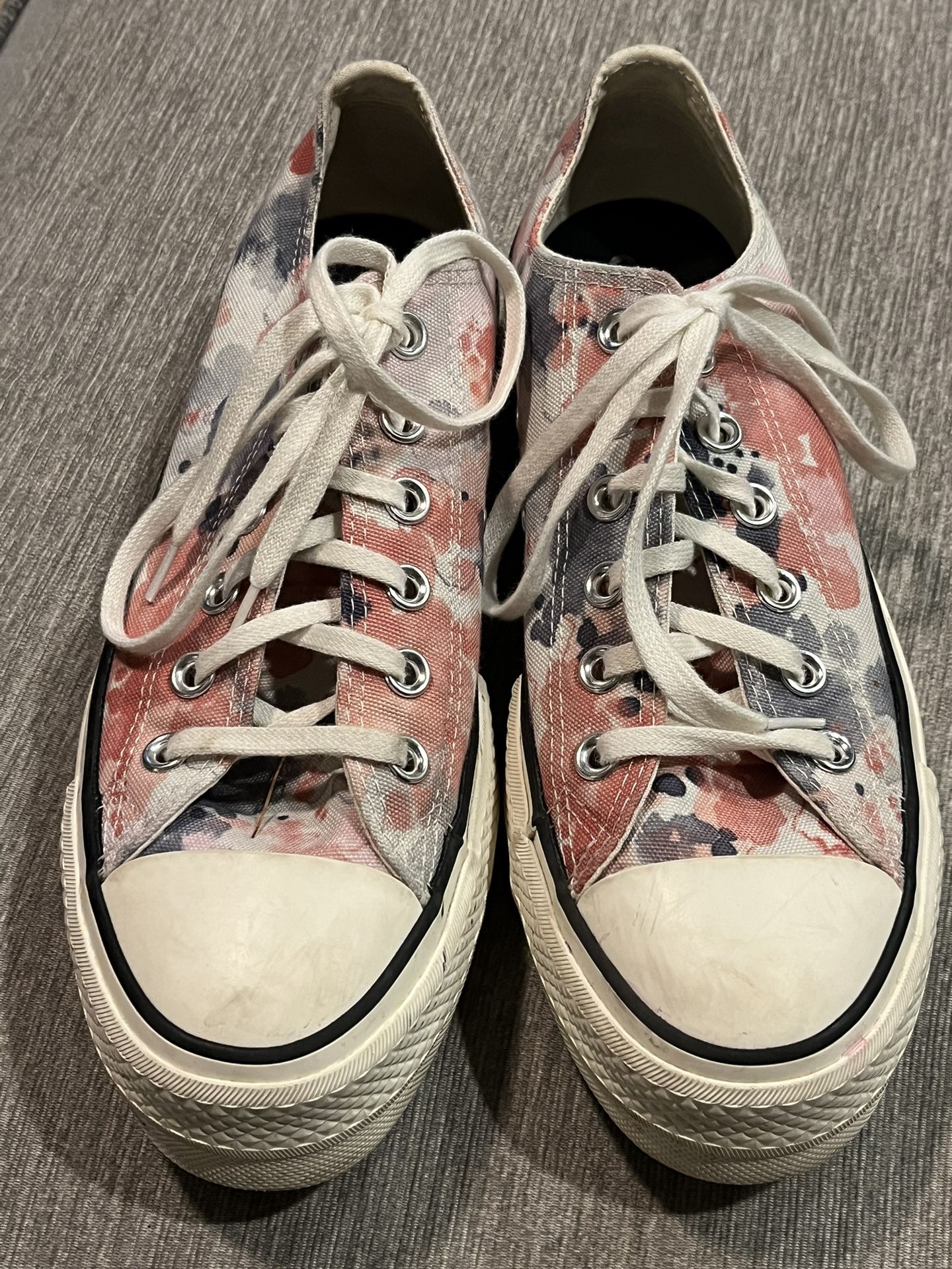 Converse All Stars Women’s Size 8