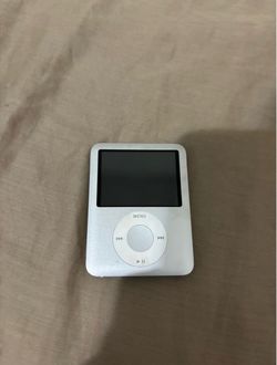 iPod nano 3rd generation, 4GB, silver and comes with cord