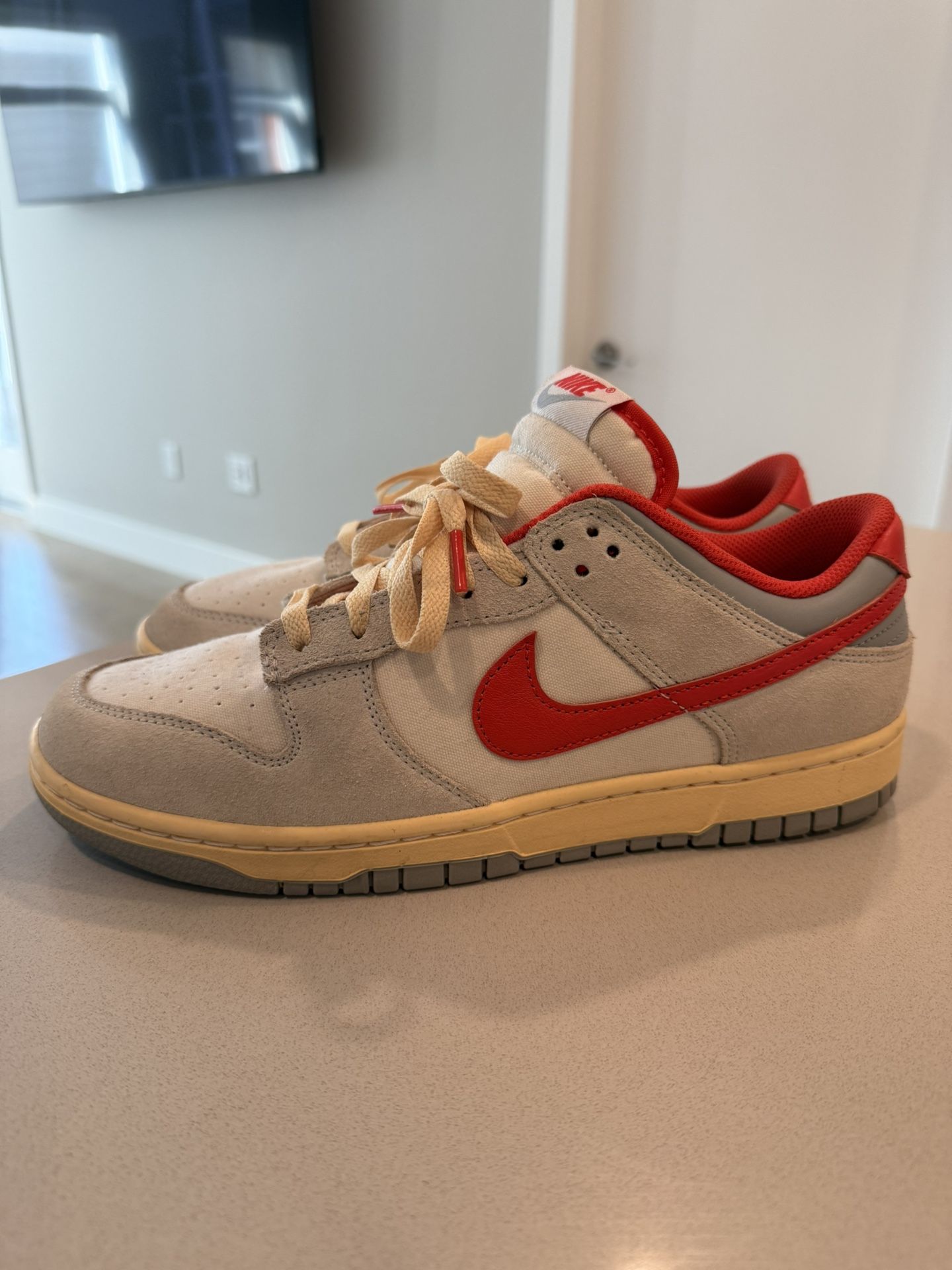 Men Dunk Low Size 9.5