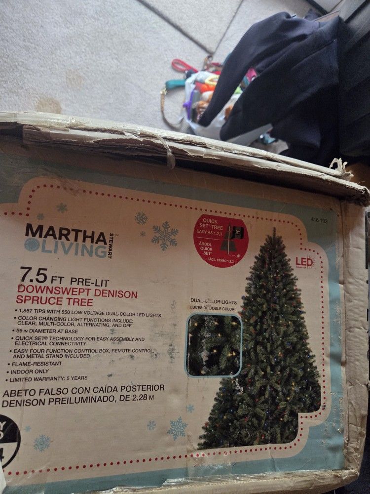 6 Ft Fake Christmas Tree With Lights Works Great Easy To Fold In Storage