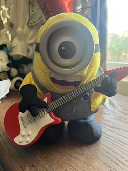 plush interactive Rock 'N Roll Stuart toy from the Despicable Me movie franchise