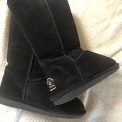 Women’s bear paw boots. Size 7