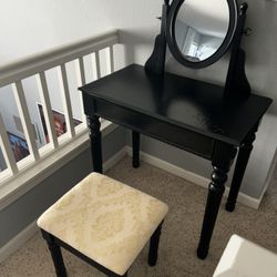 Linon Lorraine Vanity Set 
