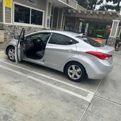 Hyundai Elantra 2013