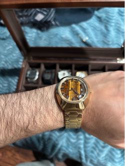 Timex Q 1972 Time Machine Reissue Tiger Eye Watch