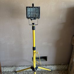 Halogen Work Light on Tripod