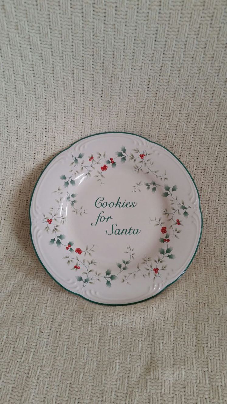 New Pfaltzgraff cookies for santa plate. 9 inches around.