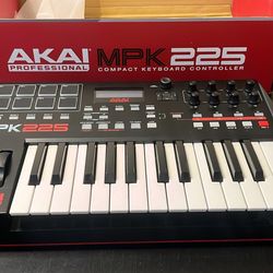 AKAI MPK MIDI KEYBOARD 