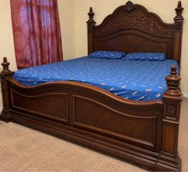 Beautiful King Size Wooden Bed with Mattress