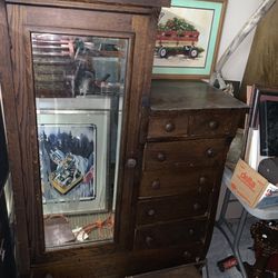 Antique Dresser /Amour 