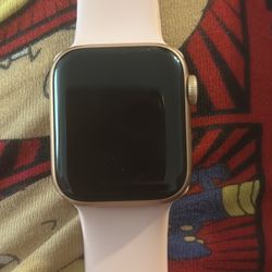 Rose Gold Series 4 Apple Watch