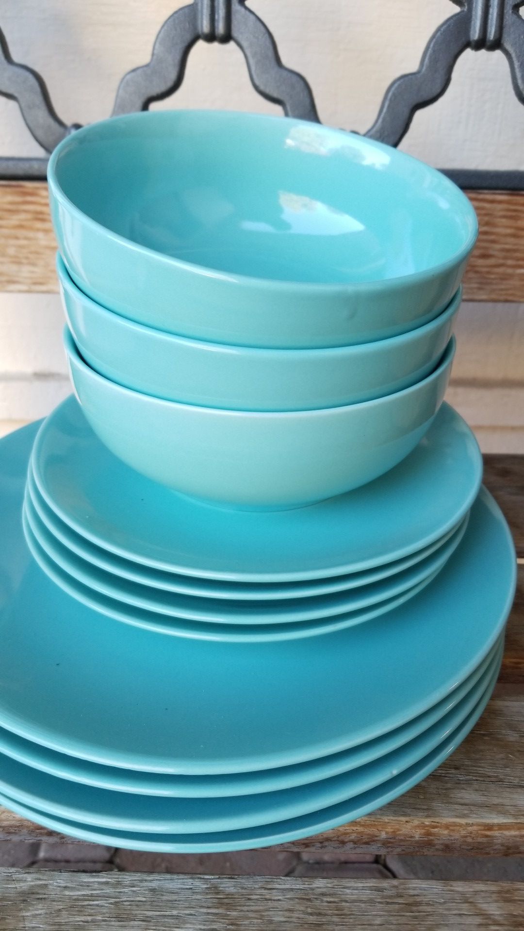 Dish set with odd number bowls