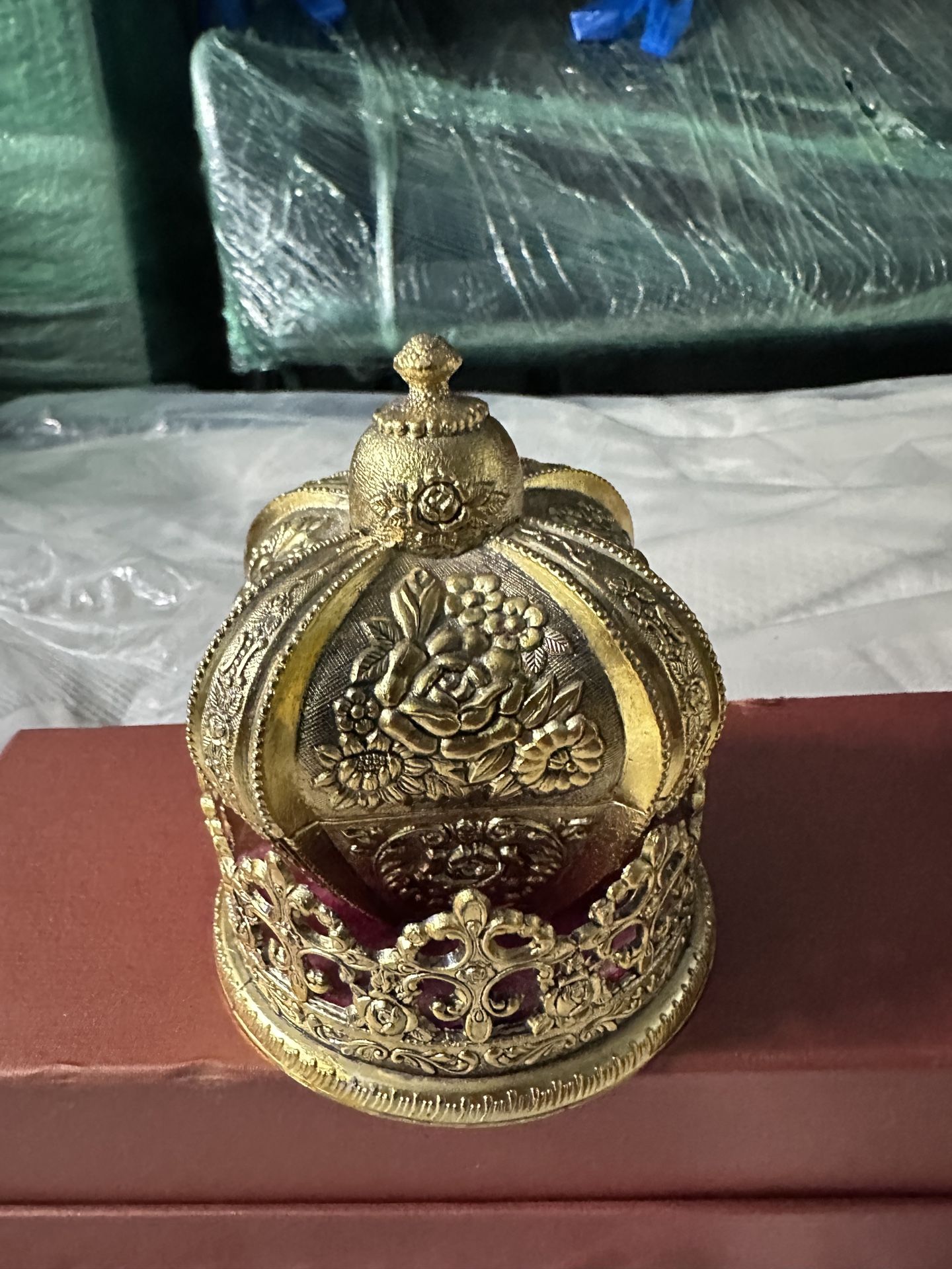 Vintage Crown Music Jewelry Box – Gold with Velvet Lining