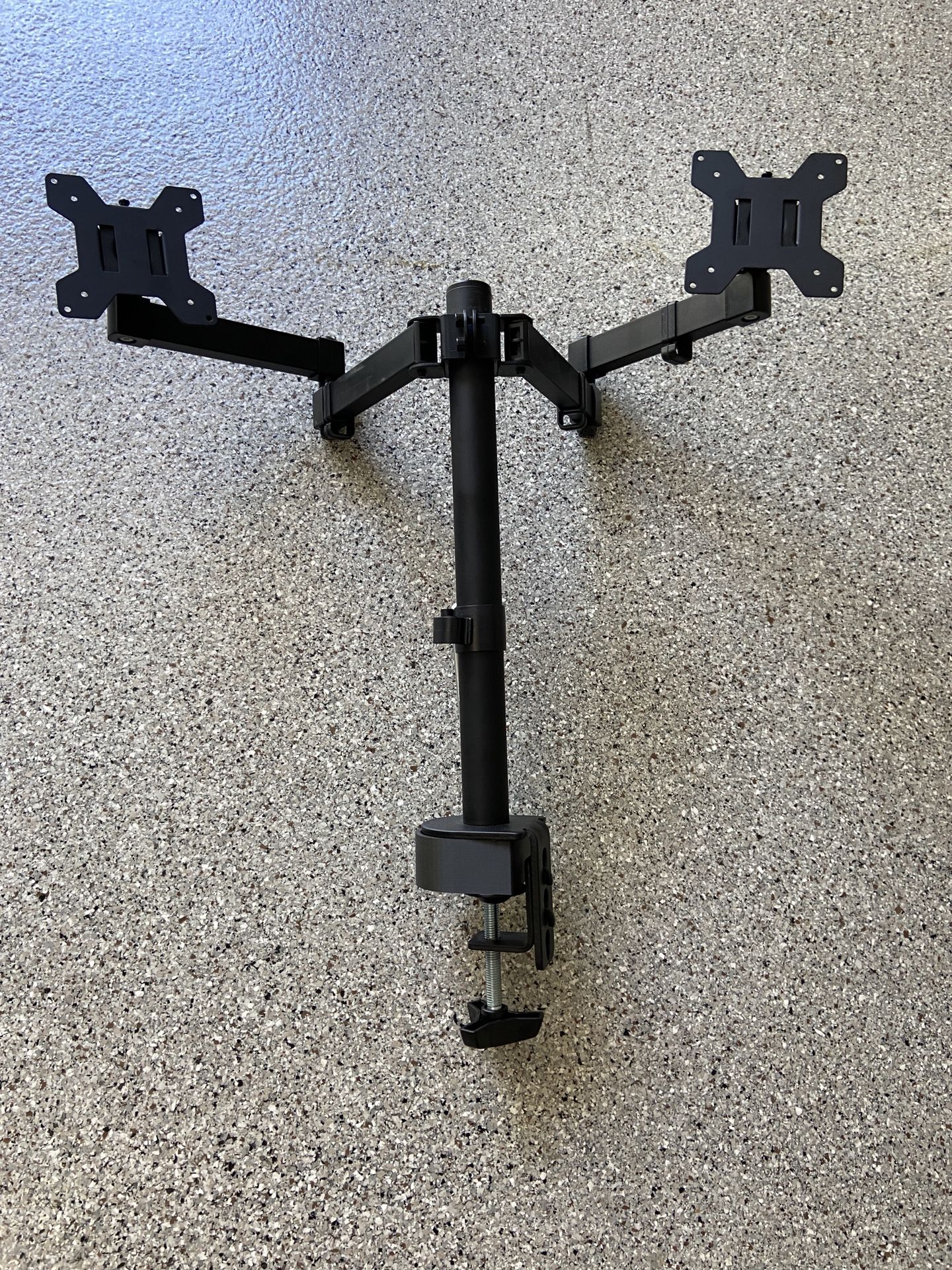 Dual Monitor Mount