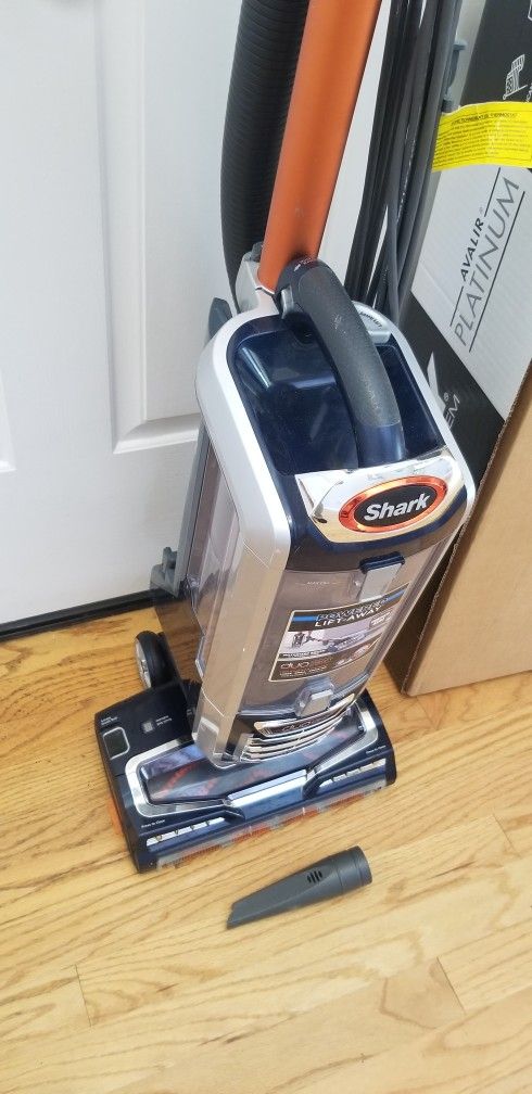NEW cond SHARK ROTATOR VACUUM. , WORKS EXCELLENT , ATTACHMENTS. , WORKS EXCELLENT. , AMAZING POWER SUCTION. , IN THE BOX