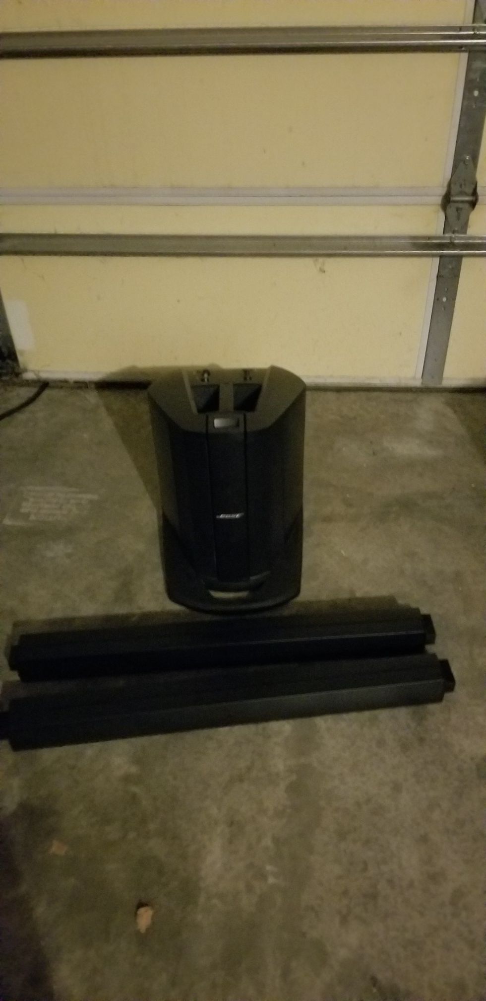 Bose speaker stand very cheap $500 compare price no cables neither Microfone