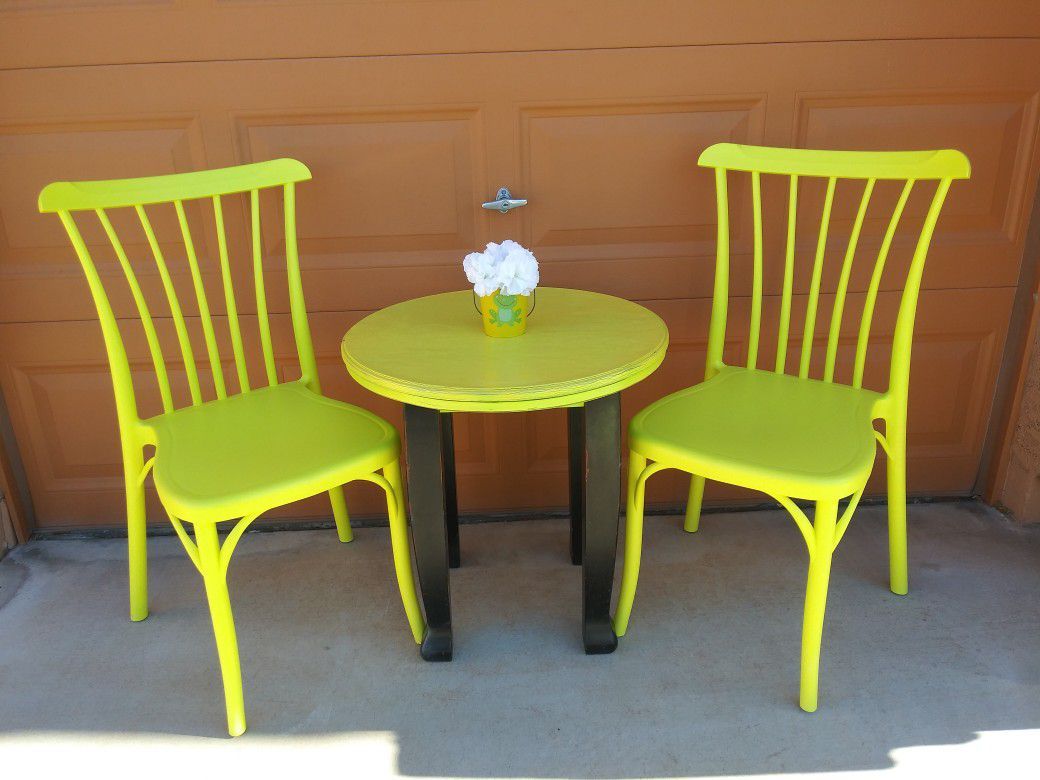 Two Nice Unbreakable Chairs Acrylics And A Wooden Table. Table Measurements Are 24-in Round X 24 In High. Great For Indoors Are Out
