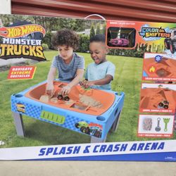Hot Wheels Monster Trucks Splash and Crash Arena, Activity Playset