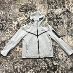 tech size m