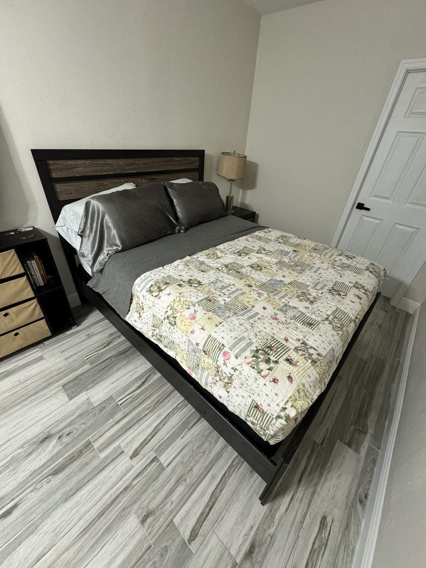 QUEEN SIZE BED MATTRESS AND BOX SPRING