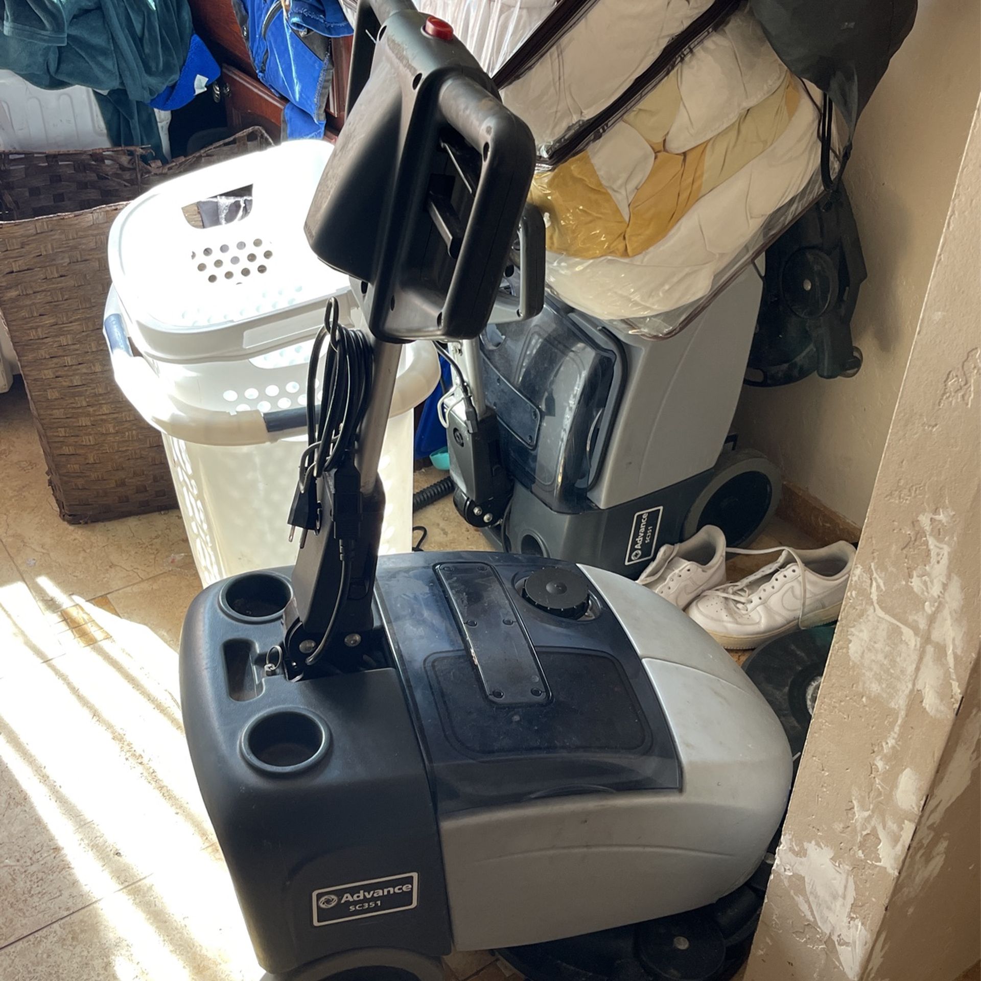 Advance Sc351 Floor Scrubber