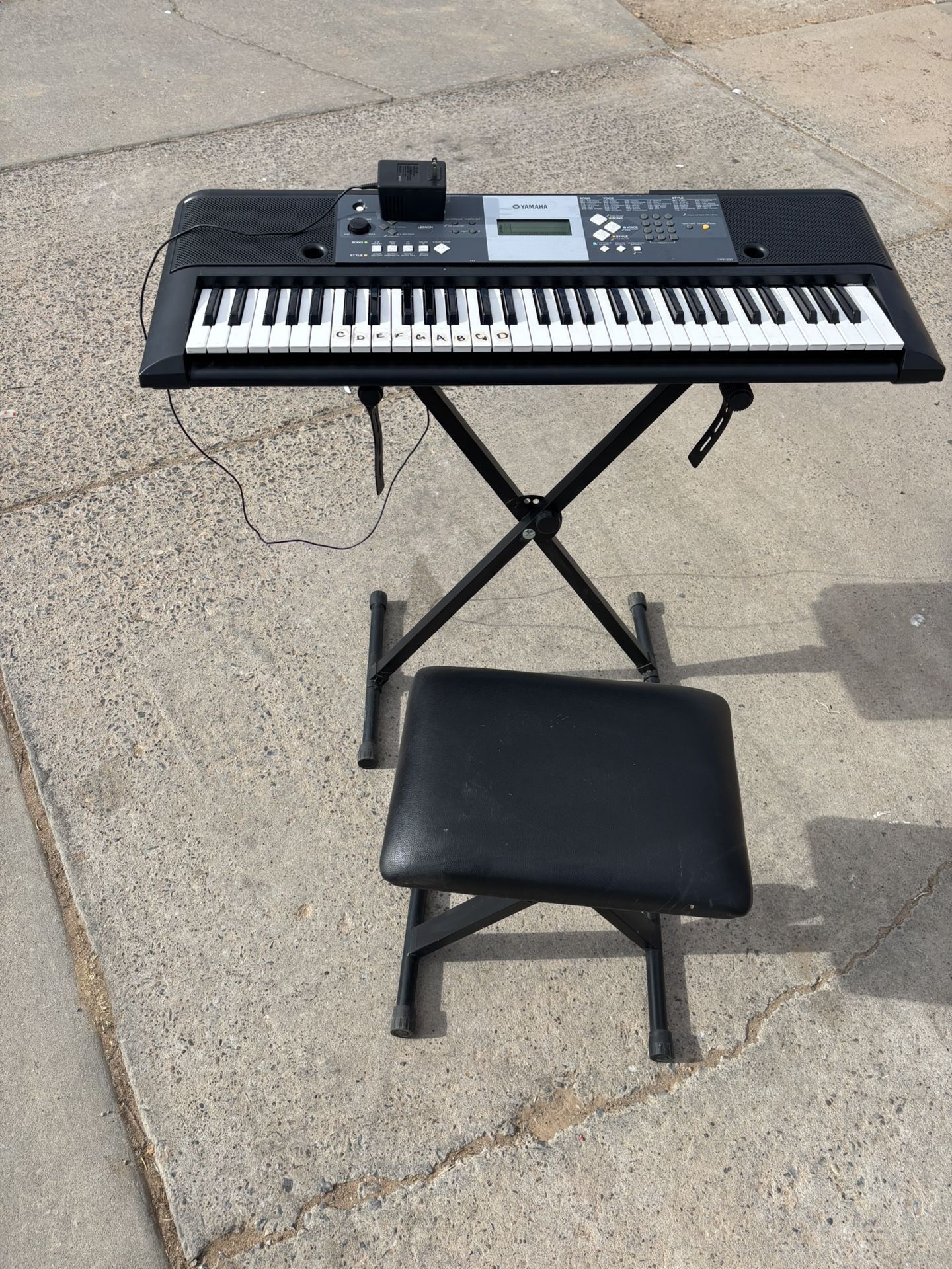 Yamaha YPT-230 Portable Keyboard w/AC Adapter and Stand