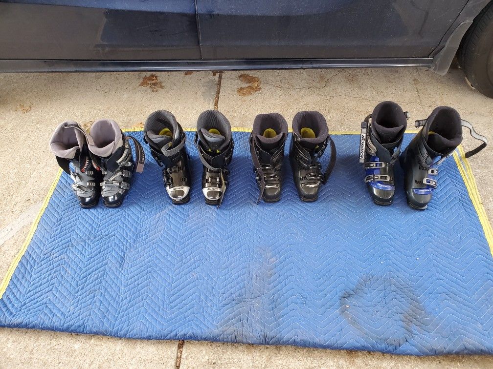Ski boots

Salomon evolution 8.0 22.0 women's us 4 asking 40

Dolomite cy3-x3 24.5 asking 60

Nordica next 24.0 to 24.5 asking 50

Nordica gp 27.0 to 