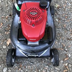Great running Honda self-propelled Just serviced lawnmower