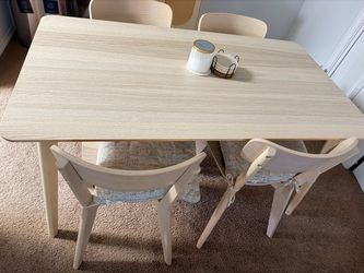 Table and chairs Like new