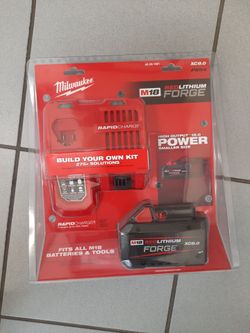 MILWAUKEE M18 REDLITHIUM FORGE XC8.0 AH BATTTERY WITH RAPD CHARGER.